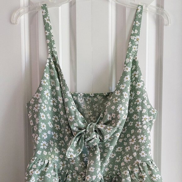BloomChic Light Green Floral Peplum Tank Top Women's Size 12 - Picture 2 of 10
